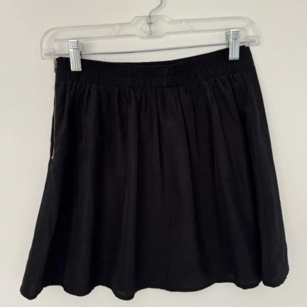 Tobi Black skirt size small - Image 2