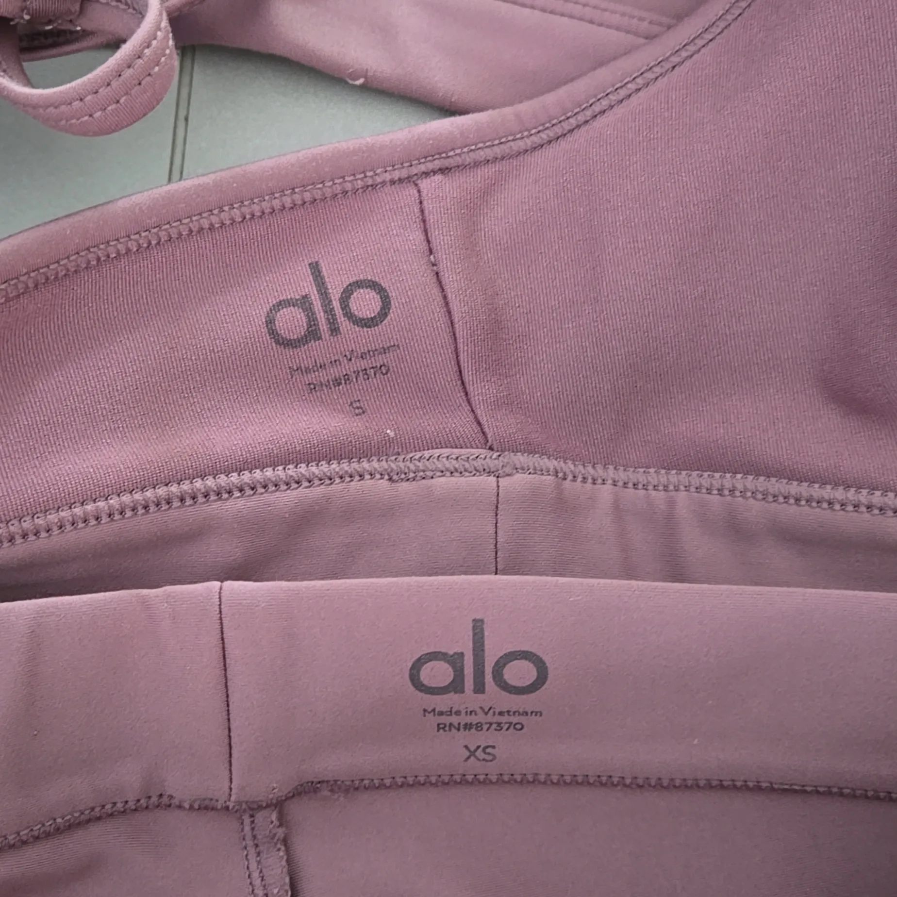 ALO Yoga Utility Pocket High Waist Leggings And Bra Set In Woodrose - Image 6