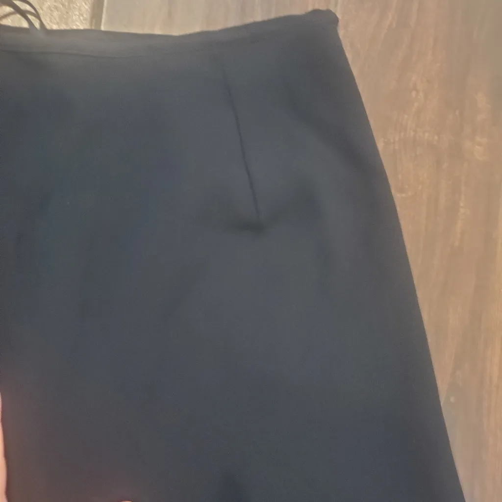 A line pass  knee length black skirt size 8 Talbots brand - Image 2