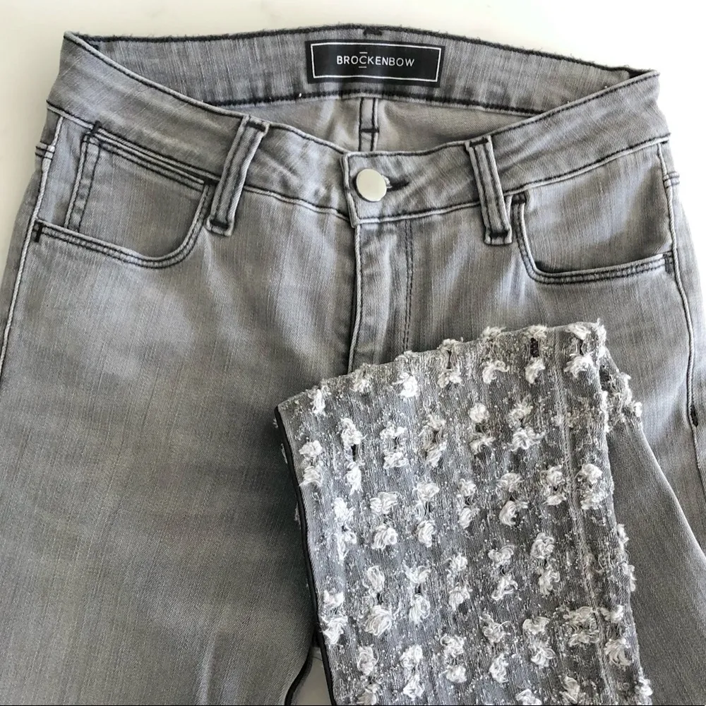 Brockenbow Distress Embroidered Al Jarretelle Grey Emma Skinny Jeans, sz. 25 - Image 3