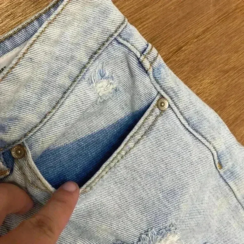 Bullhead women’s shorts light blue white wash mom short high rise Juniors size 3 - Image 2