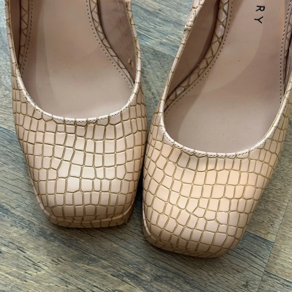 Katy Perry The Uplift Croc-Embossed Block Heel Pumps Size 9.5 - Image 5