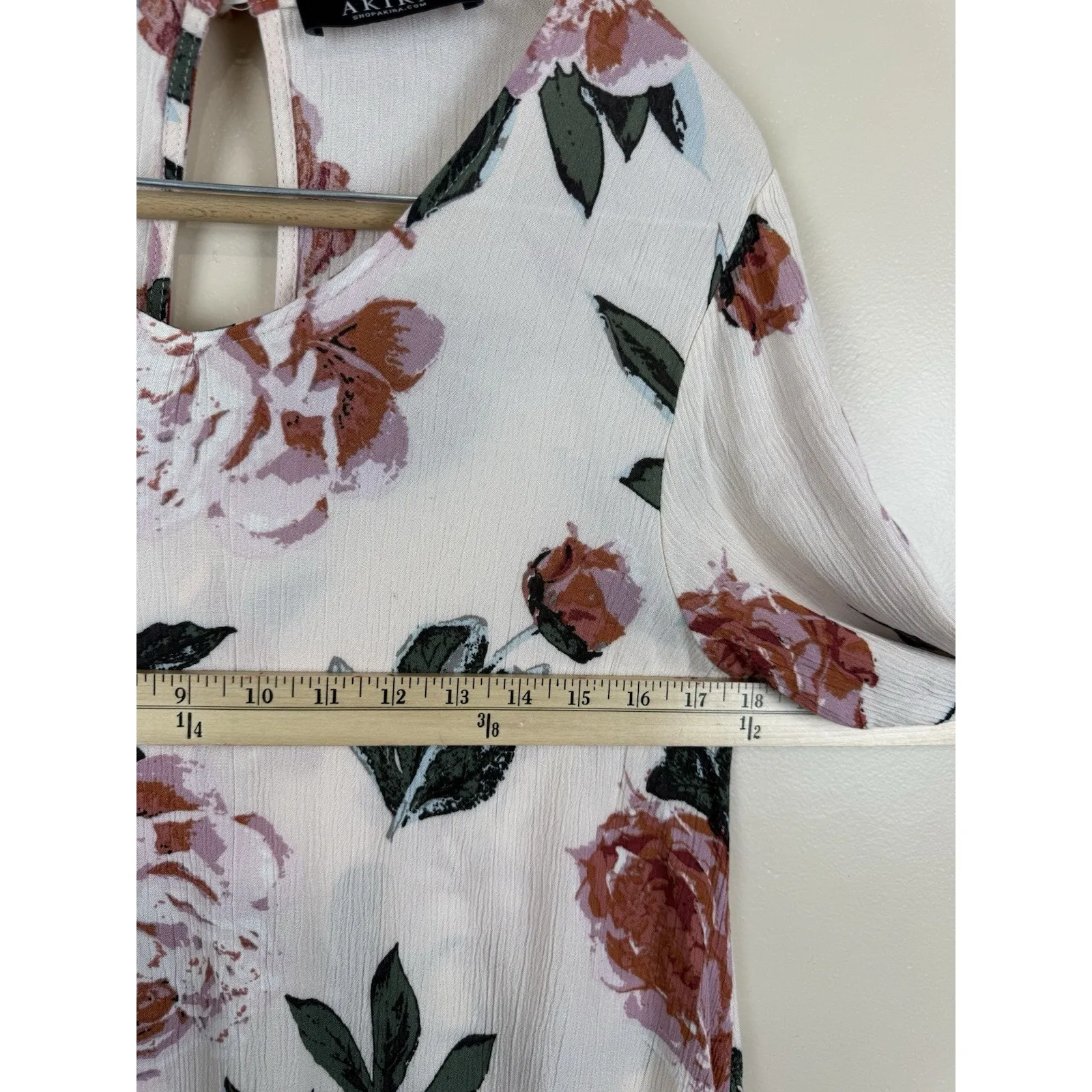 Akira Women’s Loose Chiffon Floral Blouse with V-Neck and Choker Detail Size S - Image 13