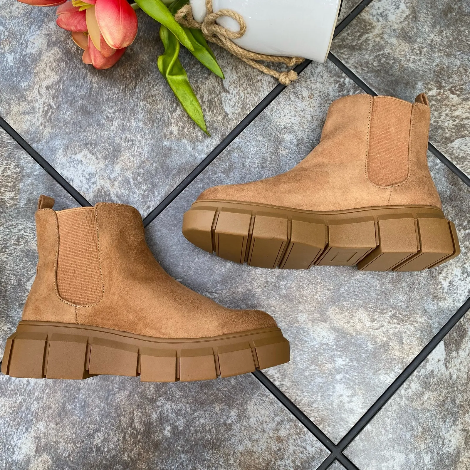 NEW BP Tan Niya Lug Sole Chelsea Pull On Platform Ankle Boot Size 6 Bootie - Image 8