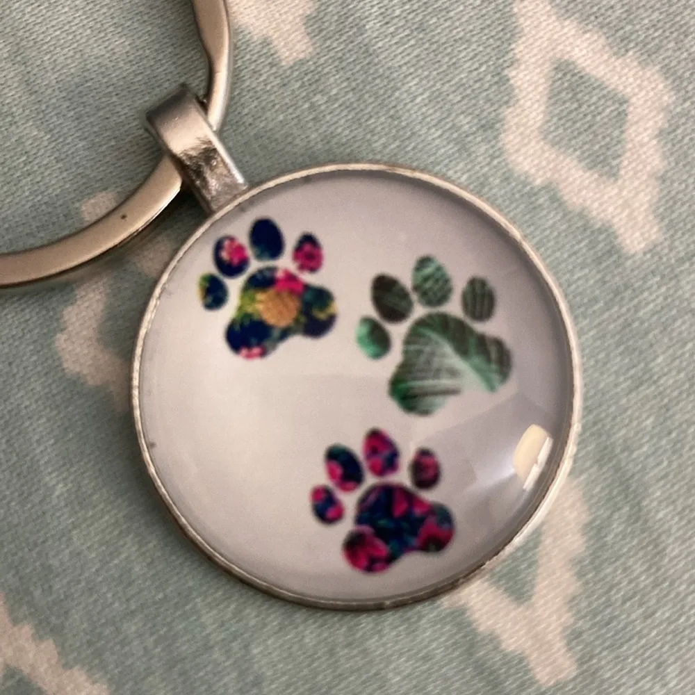 Puppy Keychain NWOT. Paw prints, dog house, dog, name tag and food dish charms. - Image 3