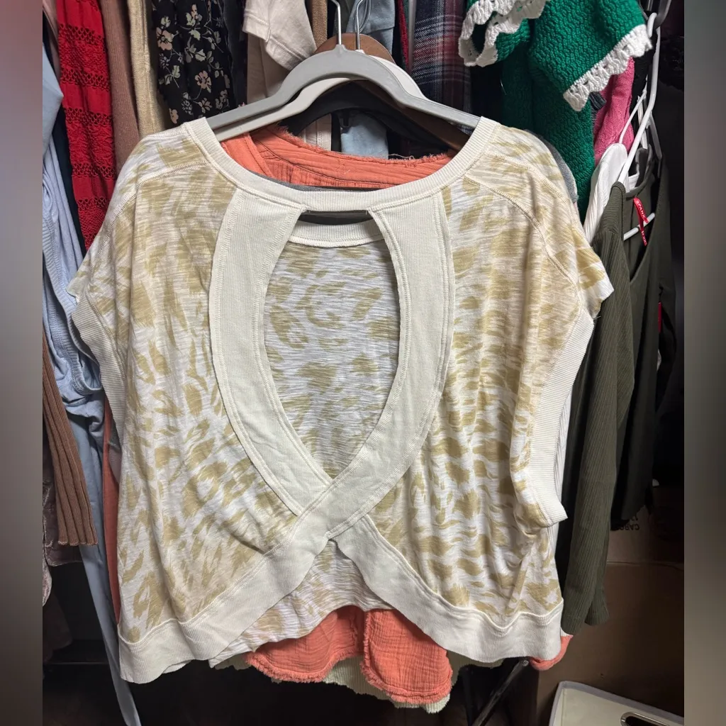 Free People Movement My Time Tee Print in Raving Leopard Dune Large NWOT RT $58 Tan - Image 5