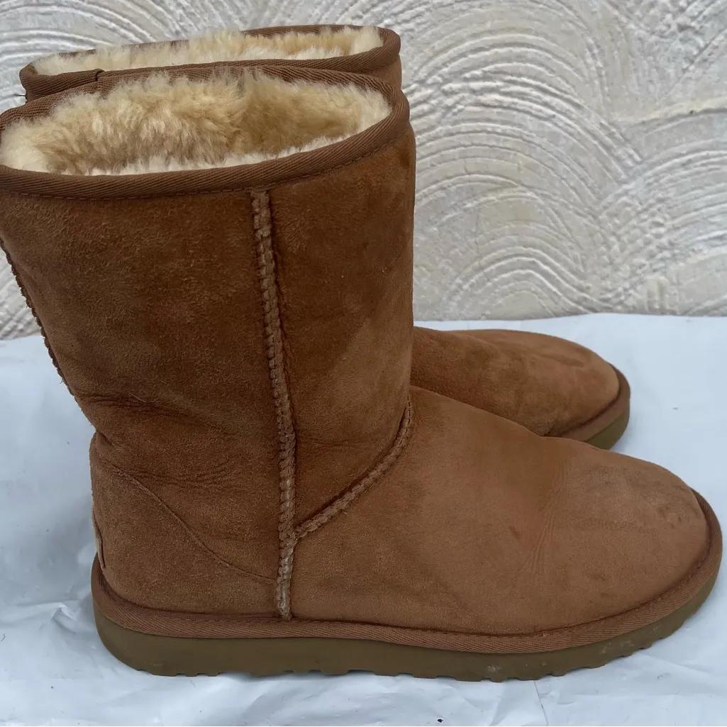 UGG CLASSIC SHORT ll WATER RESISTANT CHESTNUT Winter Boots - Image 2
