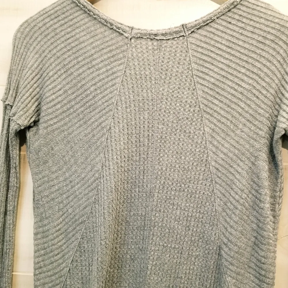 {XS} Free People Ventura Drippy Thermal Top in Gray - Image 5