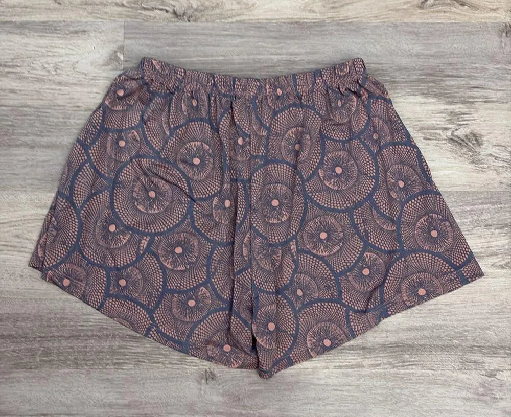 Made By Johnny Pink & Gray Circular Print Women's Elastic Waist Shorts Medium - Image 2
