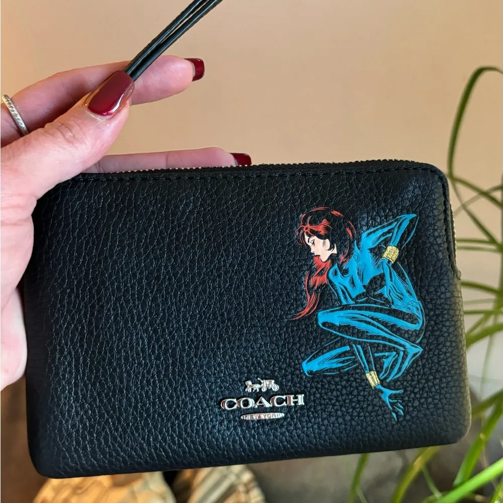 Limited Edition🔥Authentic COACH pebbled leather zip top wristlet "Wonder woman" - Image 11