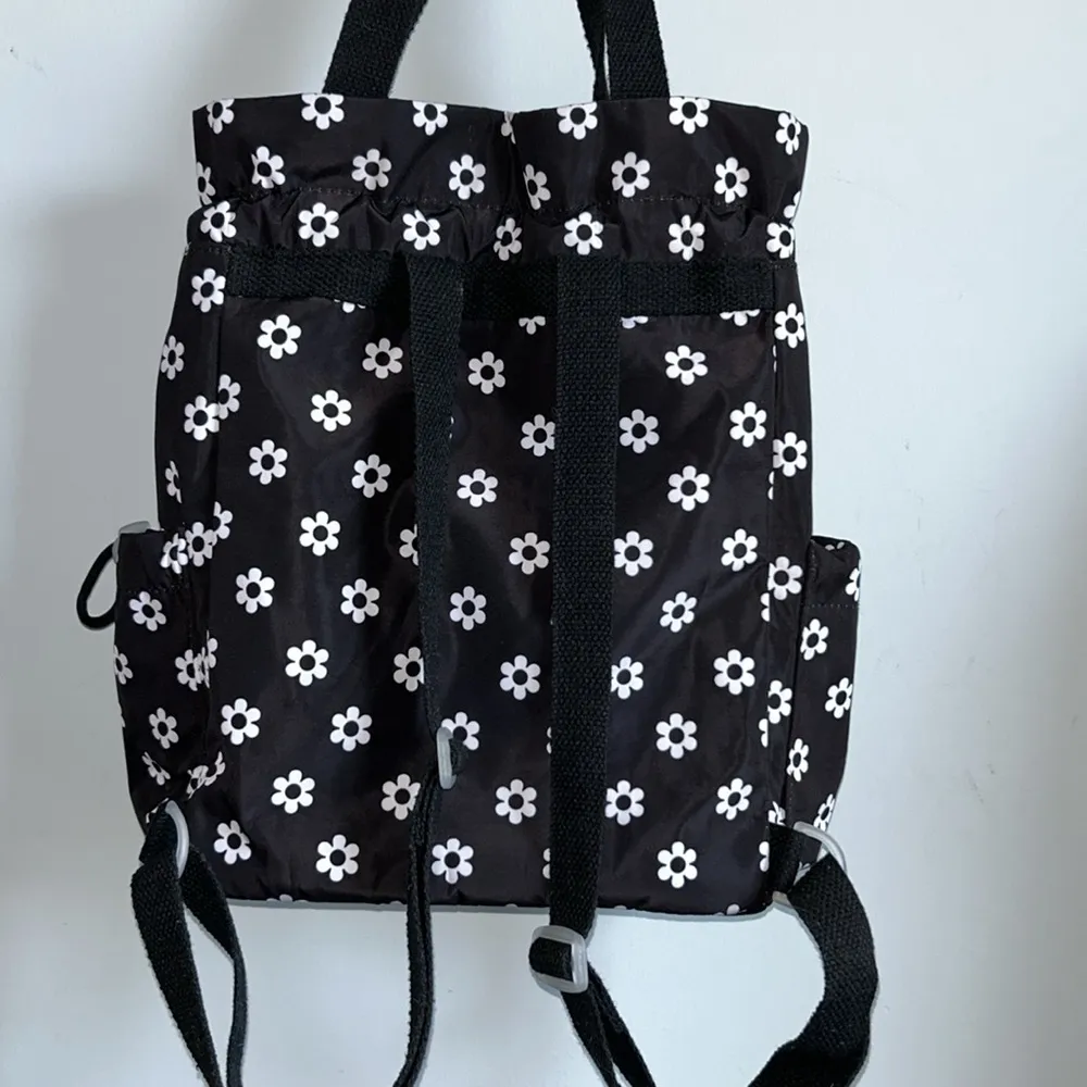 Art Class Retro Floral Drawstring Backpack Daisy Pattern - Image 4