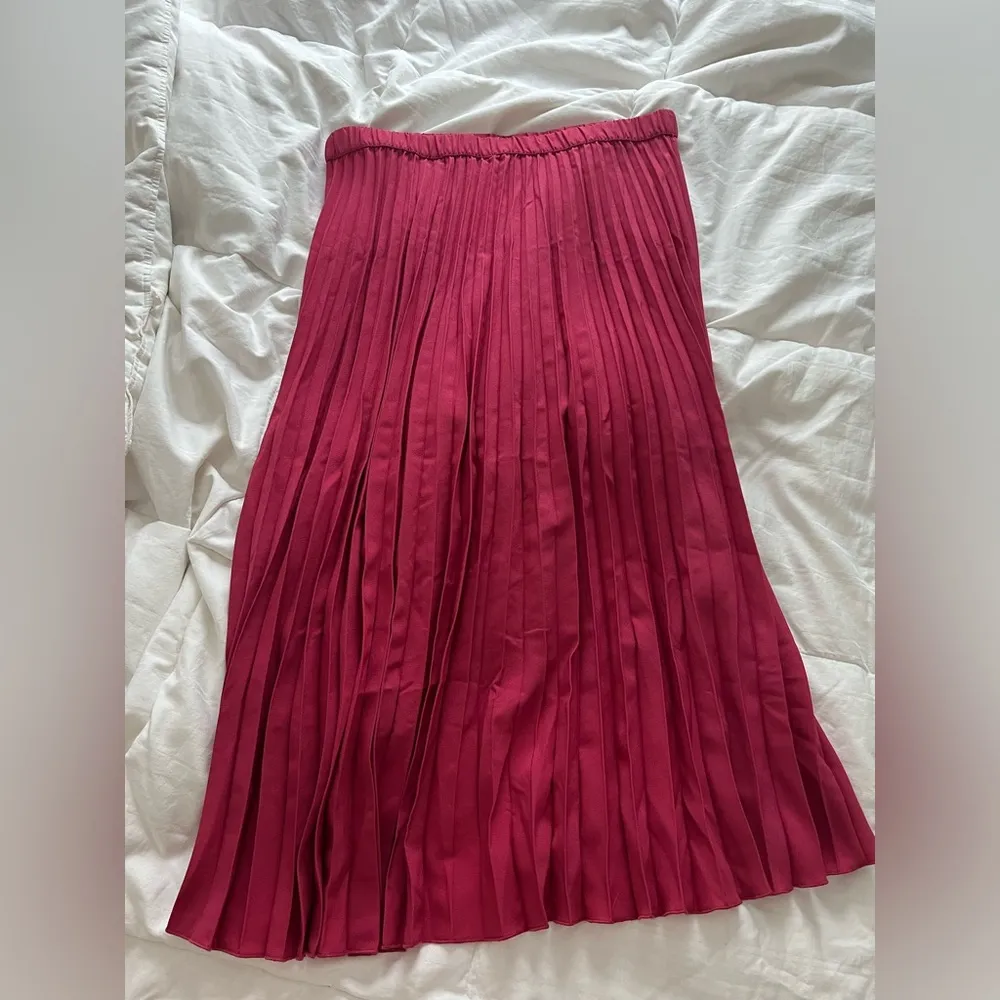 Pink pleated midi skirt - Image 2