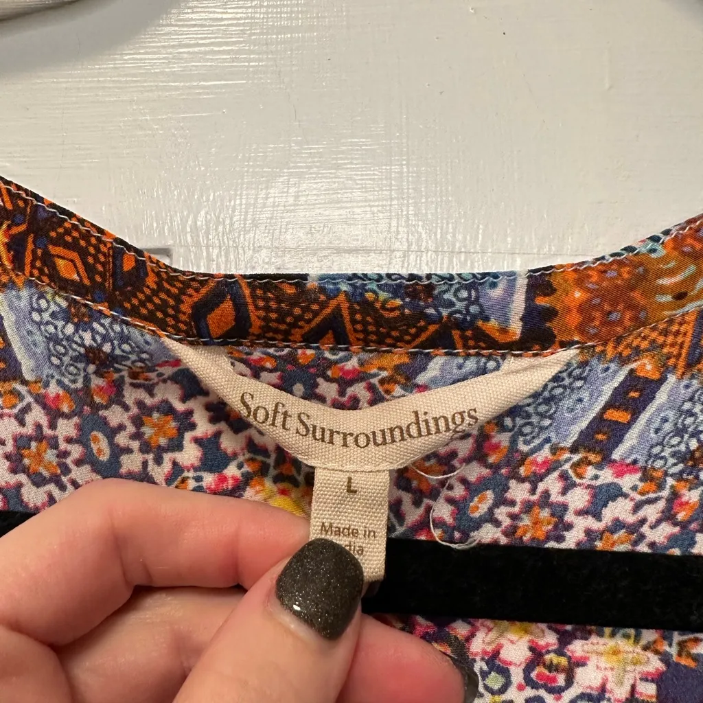 Soft Surroundings Geneva Tile‎ Print Popover Tunic - Image 4