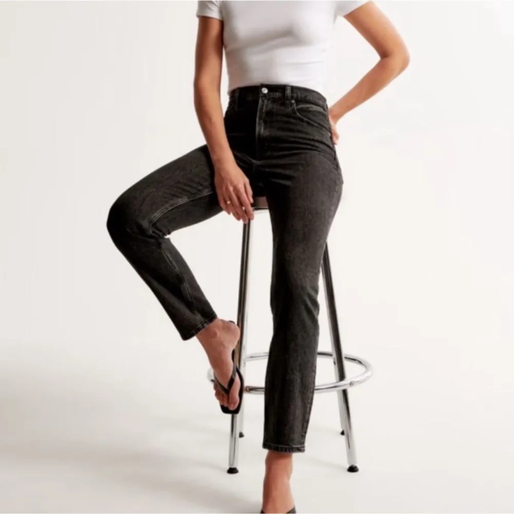 Abercrombie & Fitch The Mom High Rise Curve Love Jeans in Black Size 25/0 Long - Image 4