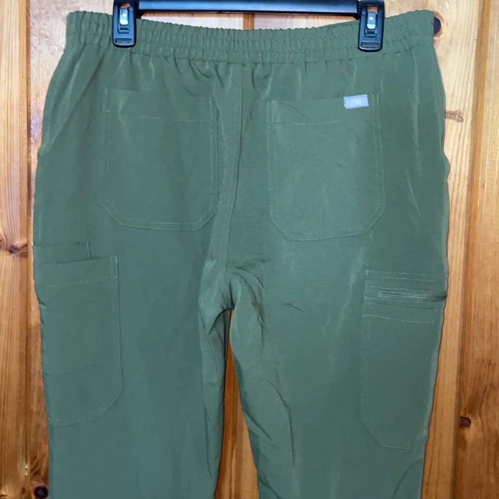 FIGS Dark olive yola fig pants size medium medical doctor nurse scrub pants green - Image 8