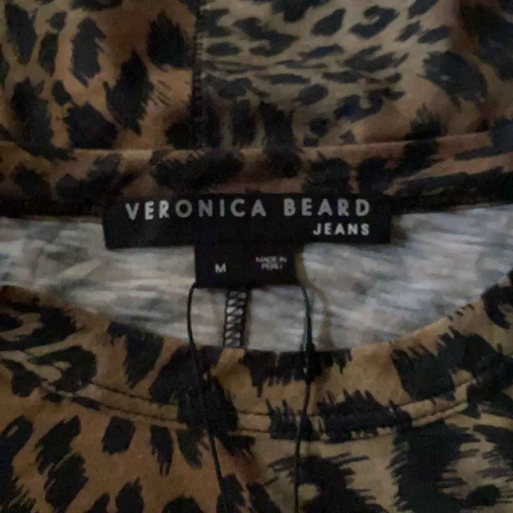 Veronica Beard Leopard Carla Crew Neck T Shirt M NWT - Image 3