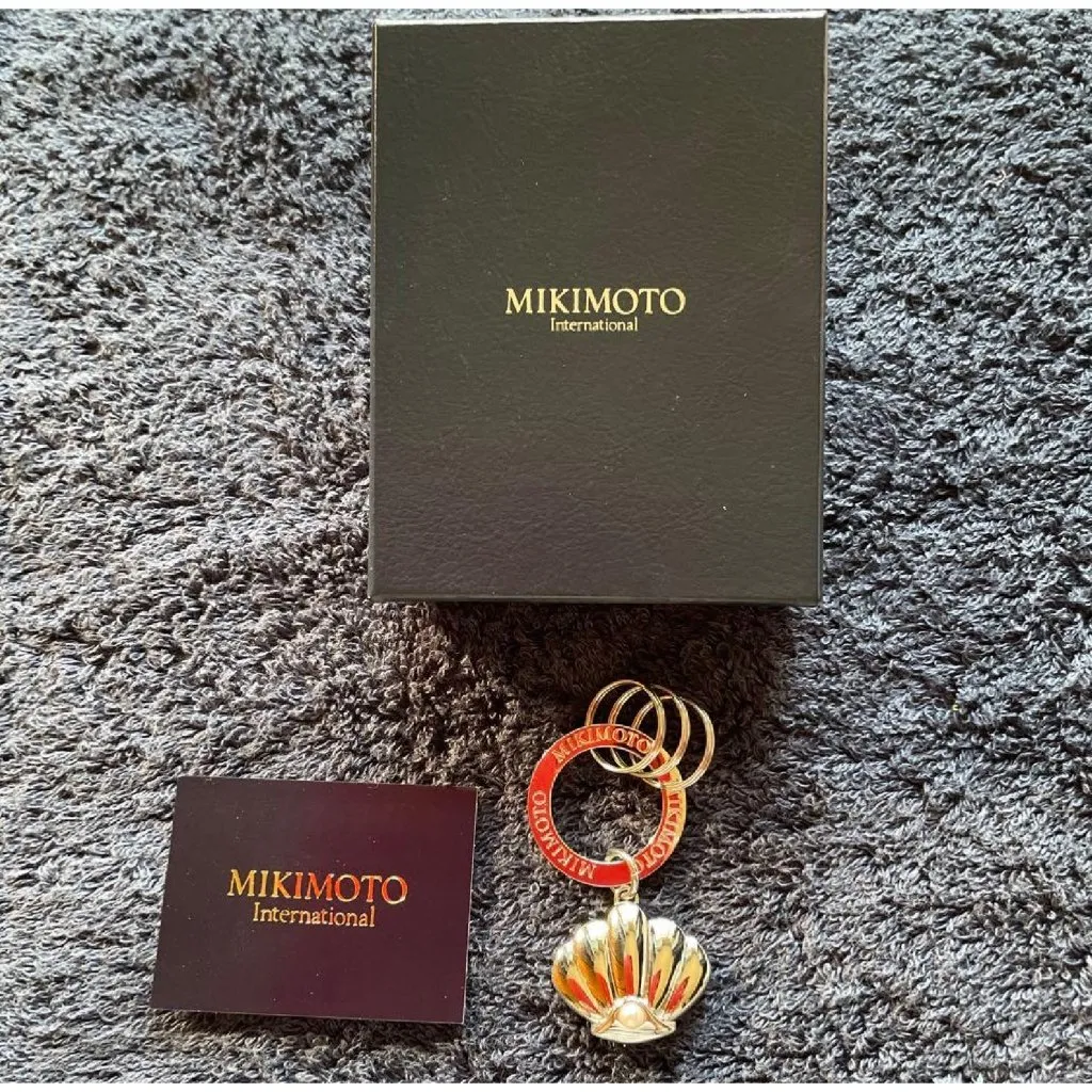 NWB MIKIMOTO G clef key chain pearl decoration shell silver tone bag charm White - Image 2