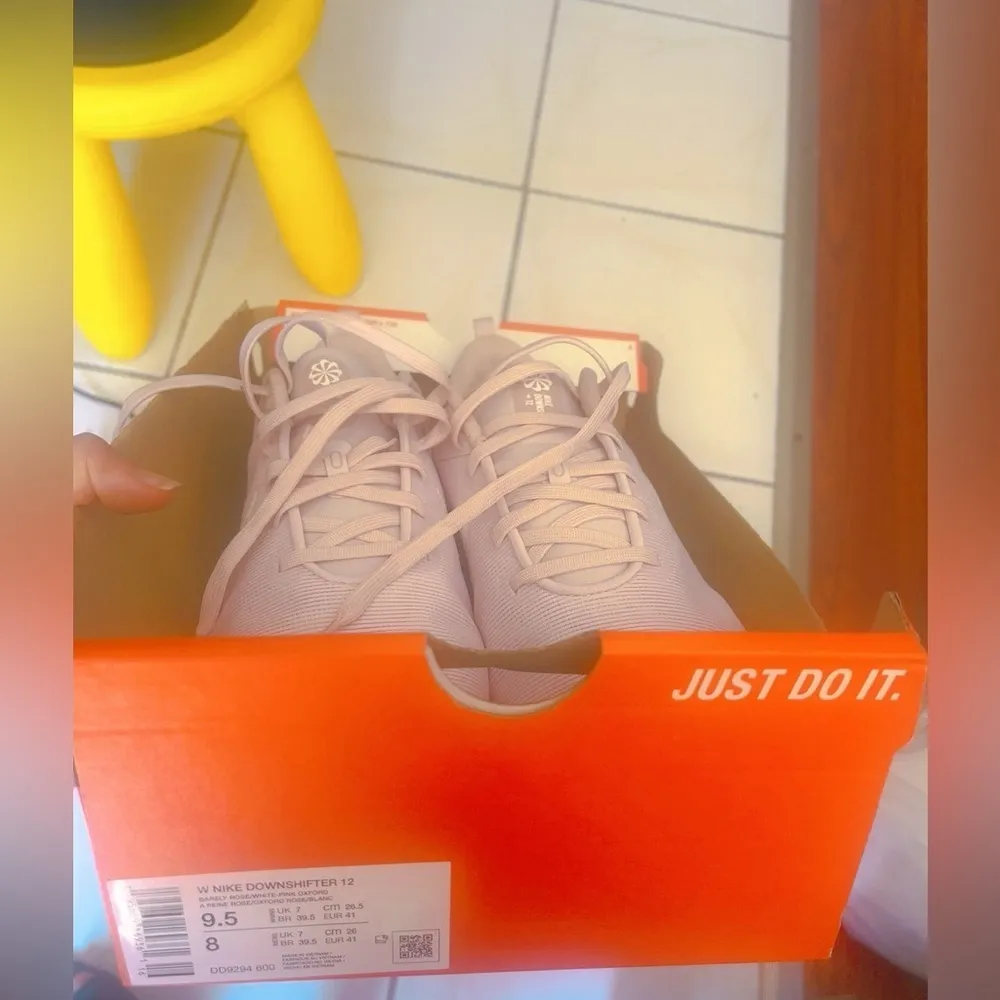 NWT  Women’s Downshifter 12 Running Shoe 9.5 - Image 10