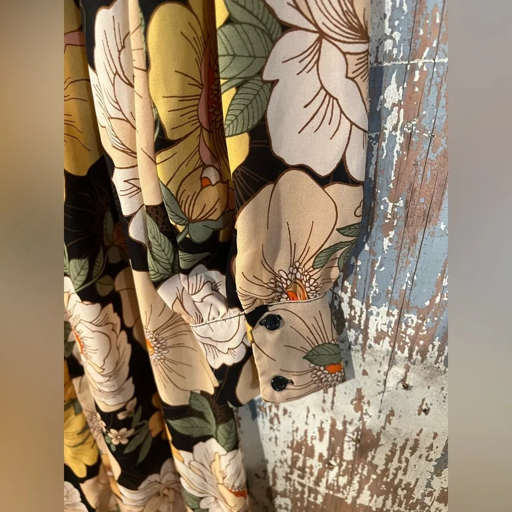 Forever 21 Sheer dress size Medium, floral pattern - Image 3