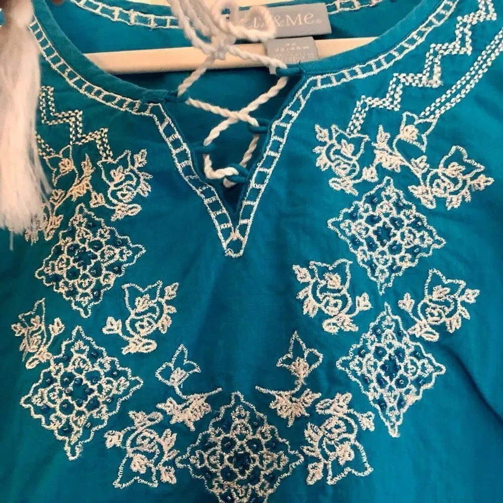 Liz & Me Blue V - Image 3