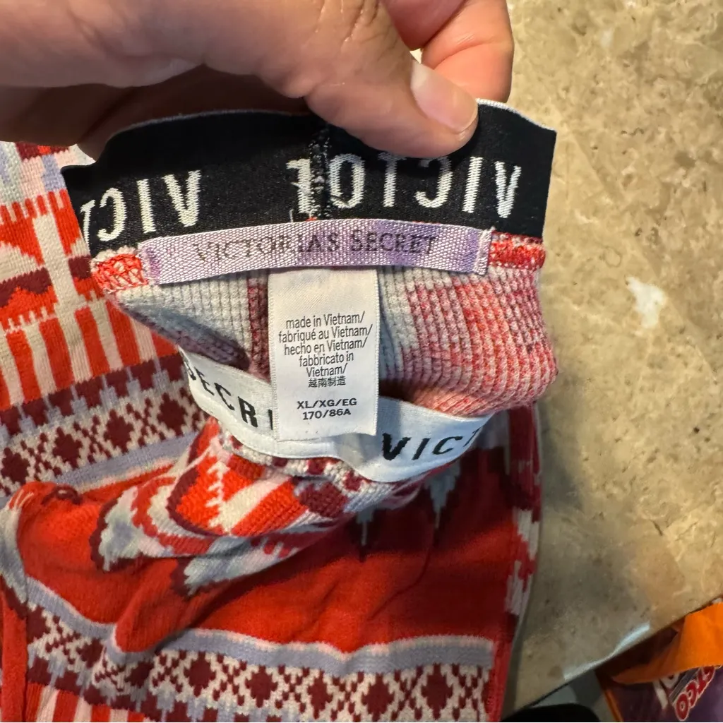 Victoria's Secret Red Patterned Leggings - Image 3