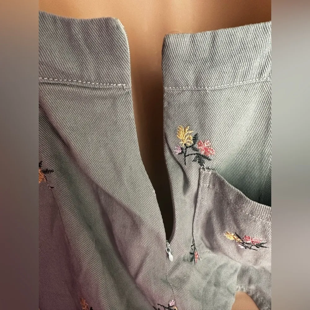 Cider Floral Embroidery Pocket Romper Overalls Size XS./32  No Tags - Image 11