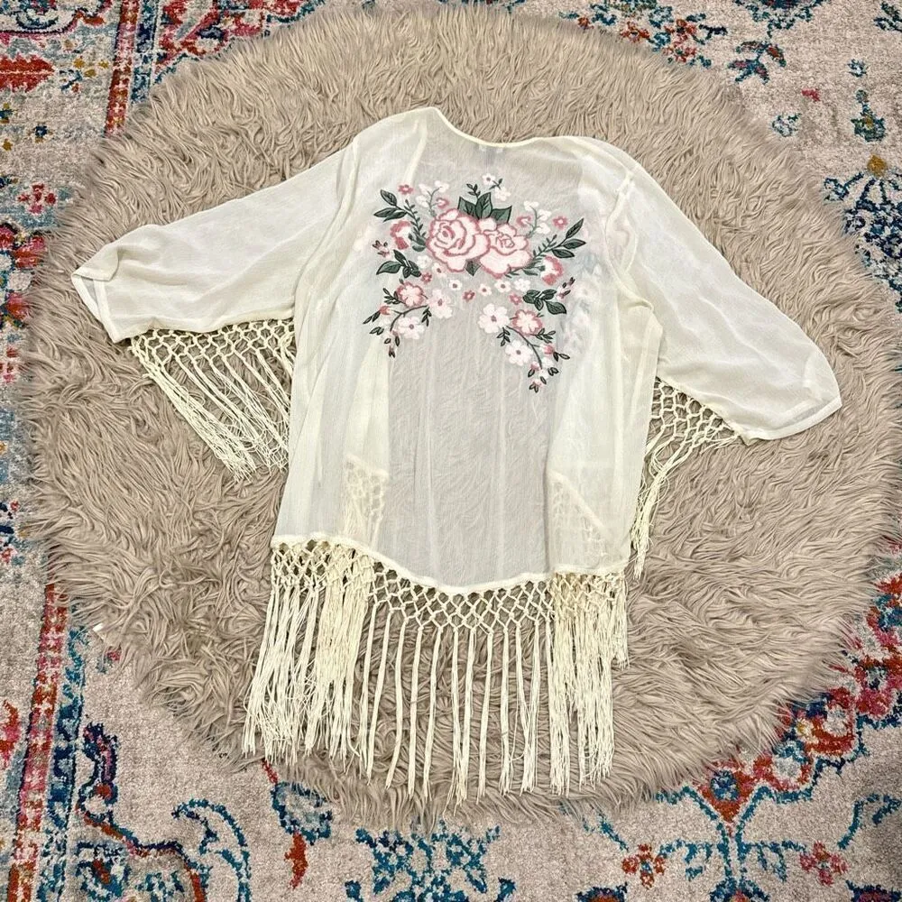 Torrid embroidered fringe kimono size Large (00 torrid) - Image 5