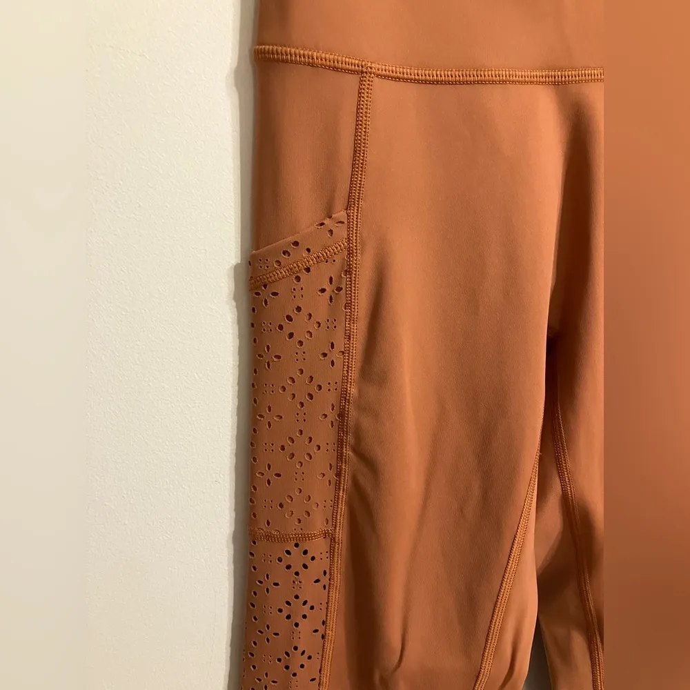 Aerie Chill Play Move Laser Cut Out 7/8 High Rise leggings sz small side pocket - Image 3