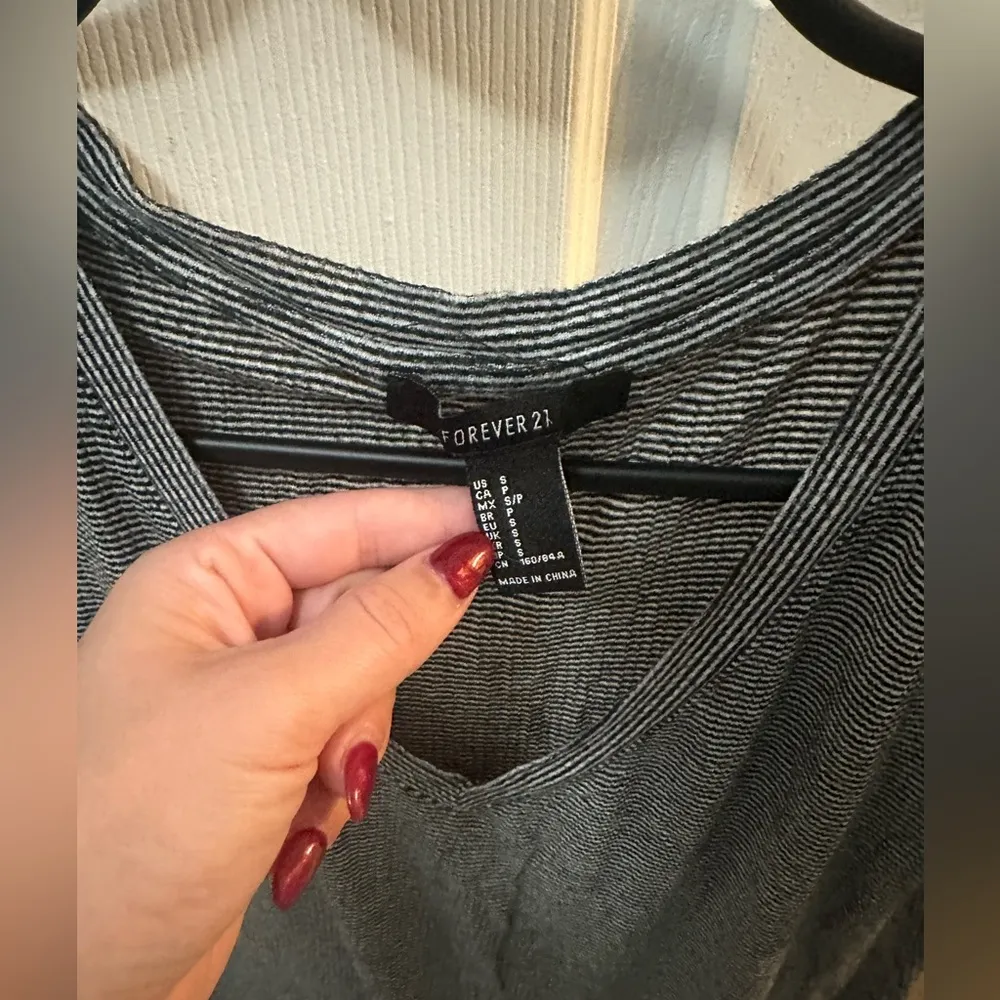 Forever 21 T Shirt - Image 3