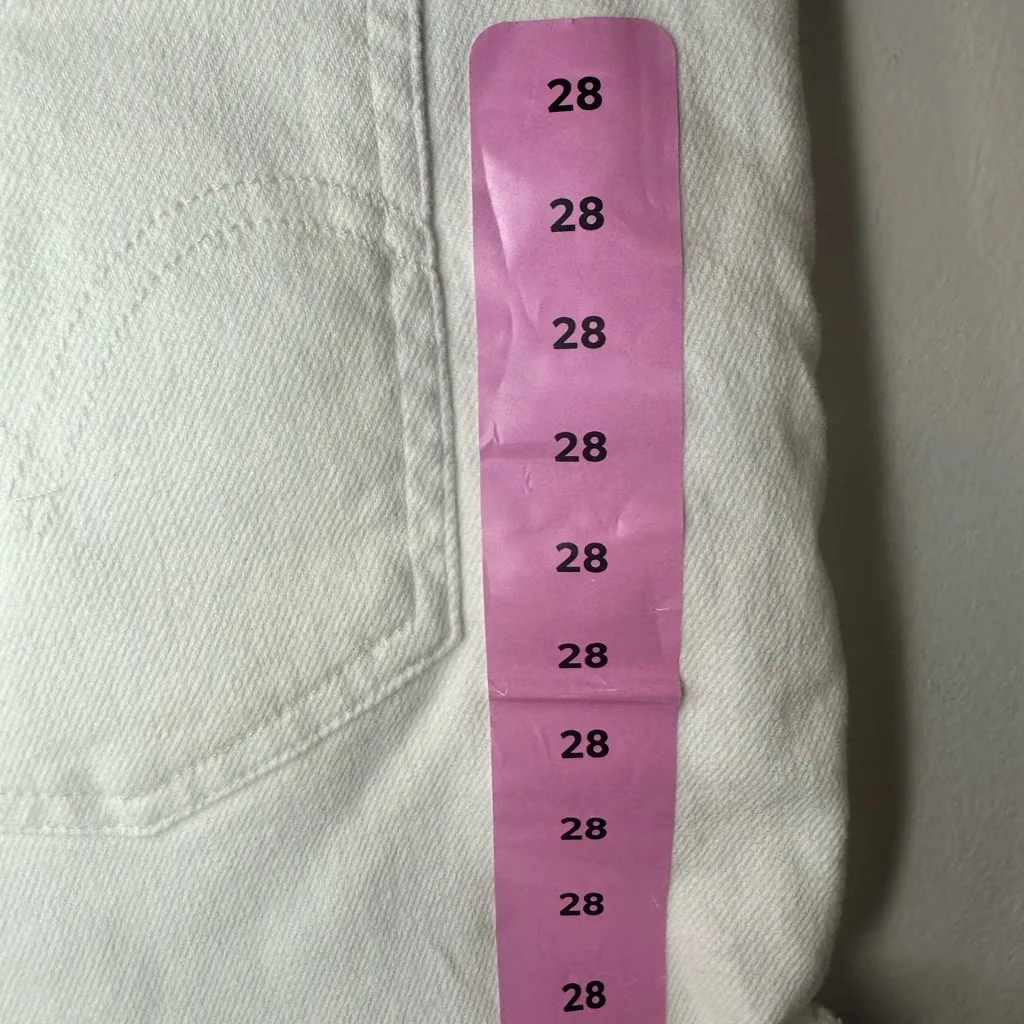 Levi's Ladies' Size 6 (28 in waist) Mid-Length Shorts, White - Image 12