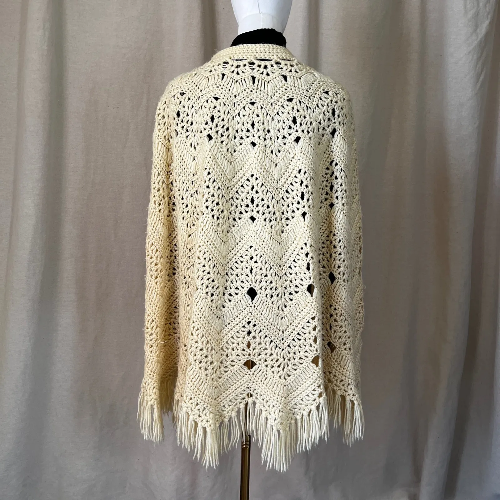 Vintage Ivory Hand Crocheted Fringe Cape Poncho Open Knit Boho 70s Style Size undefined - Image 4