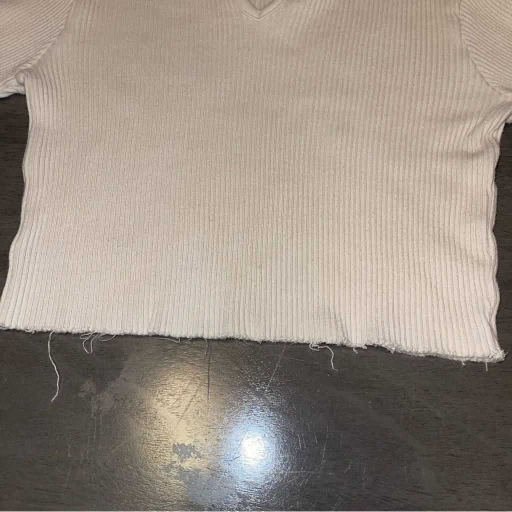 Brandy Melville Cropped Cream Long Sleeve - Image 5