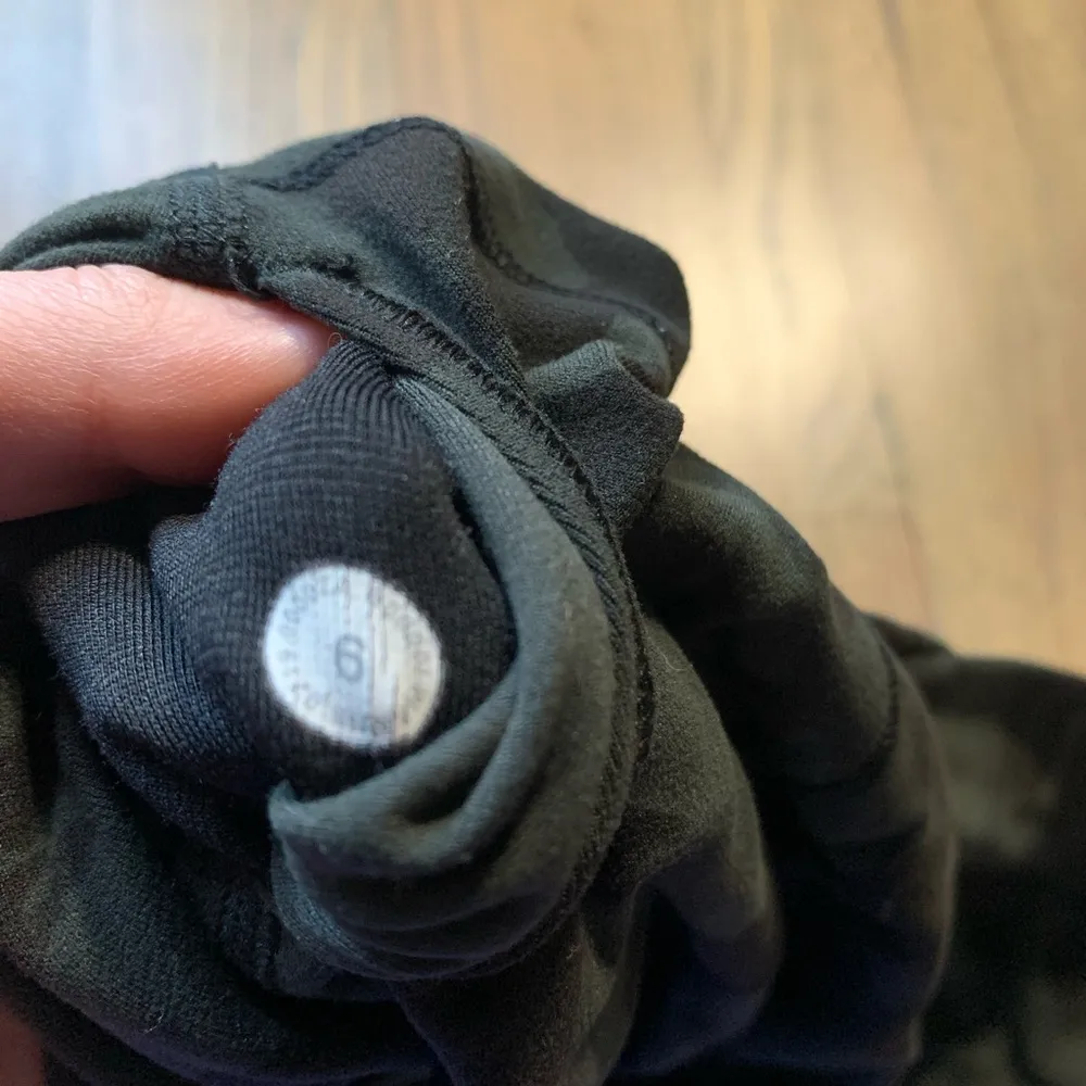 Lululemon align crop 21” size 6 camo leggings - Image 4