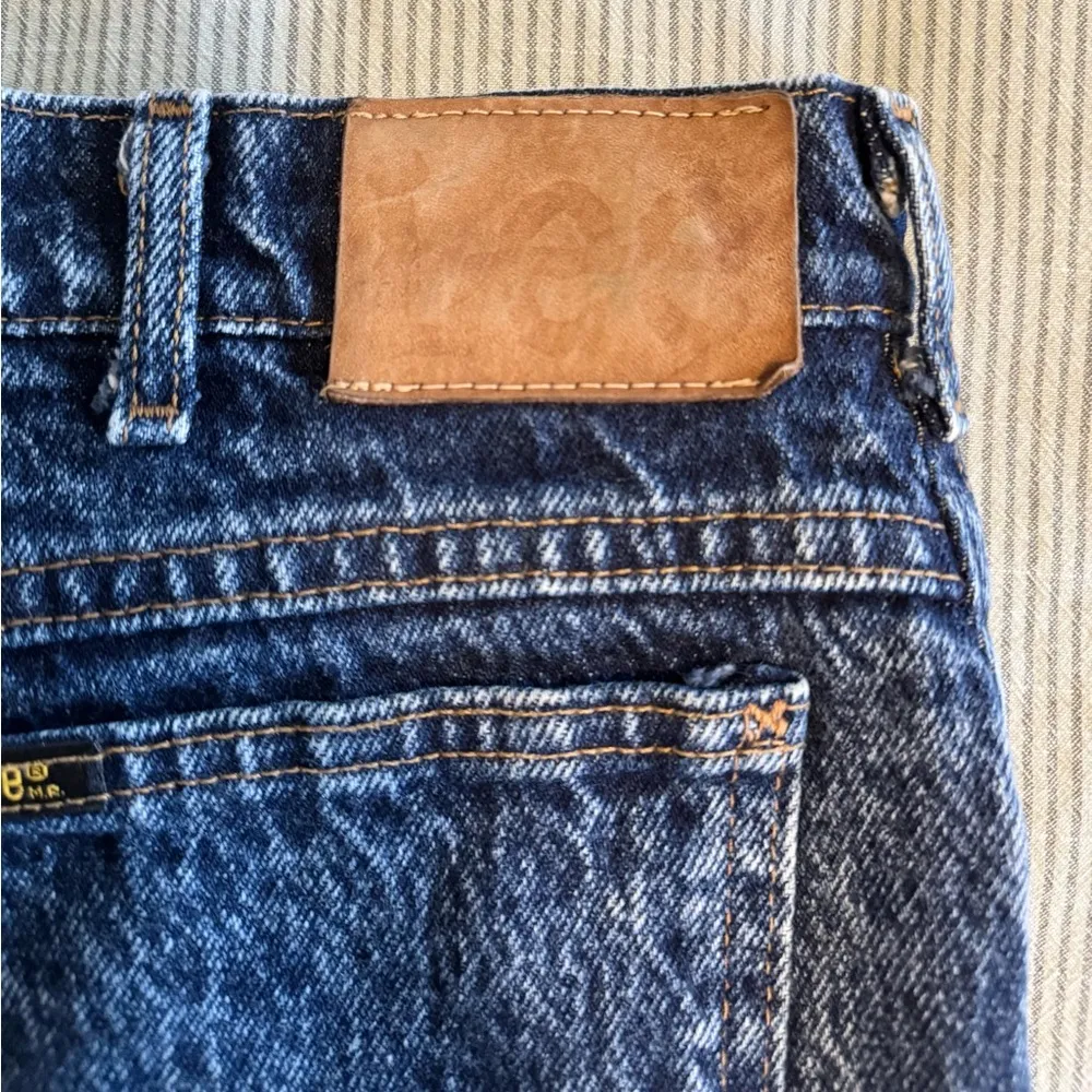 Vintage Lee's Acid Wash Ultra High Rise Mom Jeans Sz 38x32 - Image 7