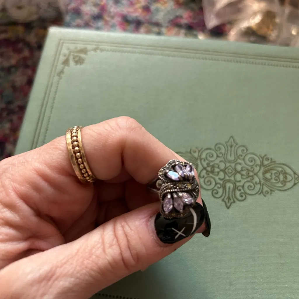 Vintage Sterling and Amethyst Ring Silver Size 8 - Image 3