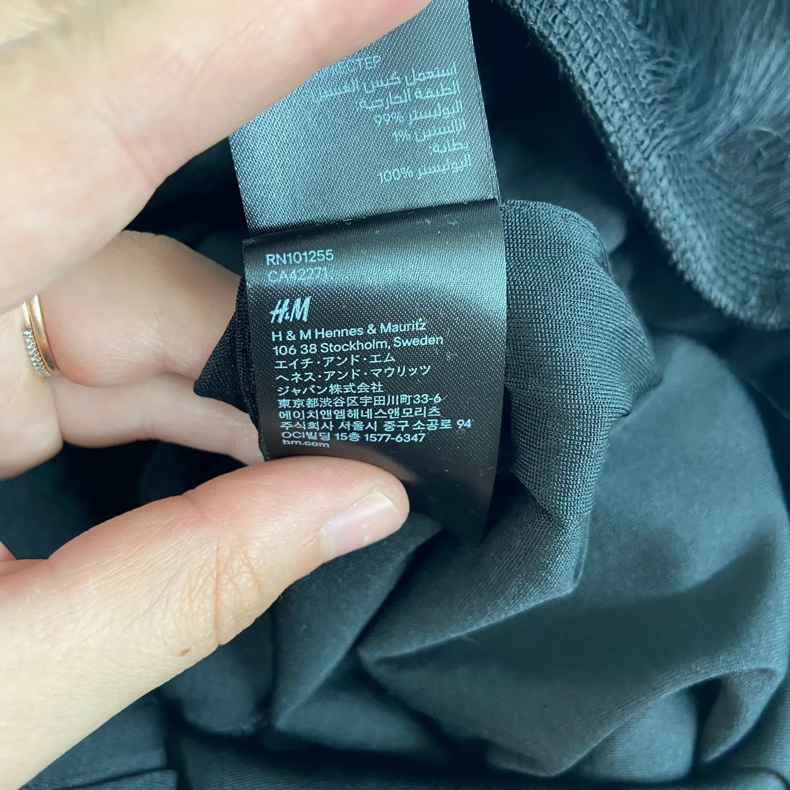 EUC H&M women's solid black zig zag soft fringe zip up mini‎ skirt flowy medium - Image 6