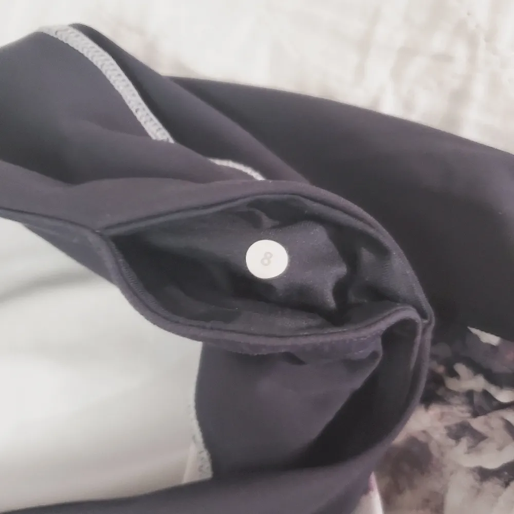 If You're Lucky crop black and floral prints size 8 leggings - Image 5