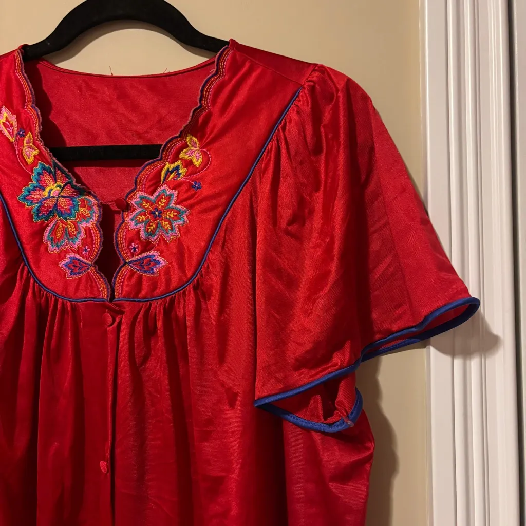 Red Nightgown with Floral Embroidery Size M - Image 3