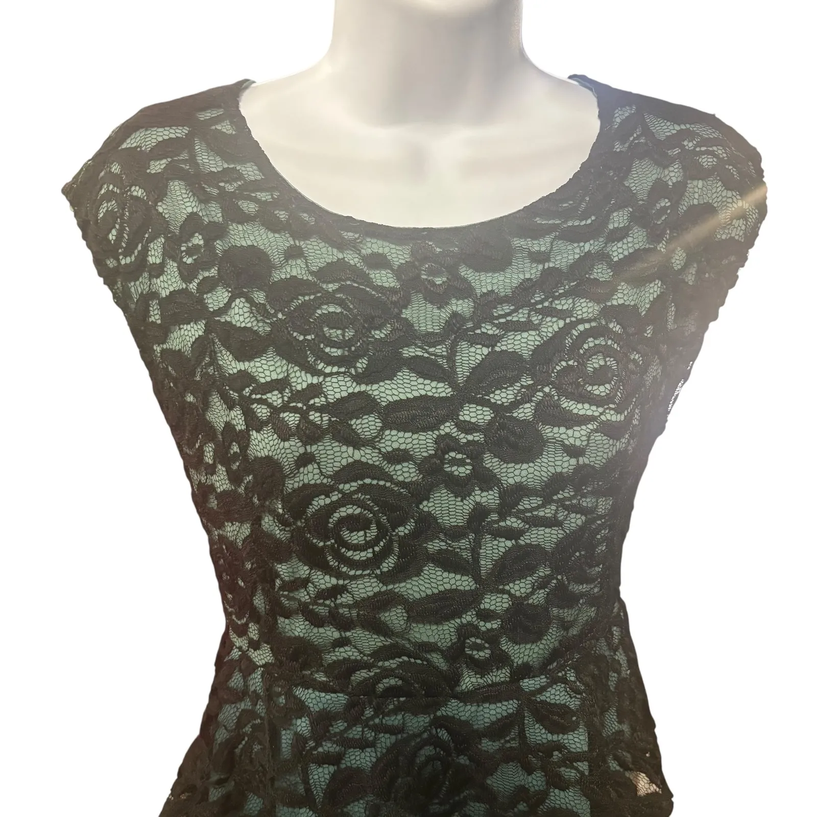 Kiss & Cry Dress Women's‎ Medium Black Lace Peplum Top Green Sheath Y2K - Image 3