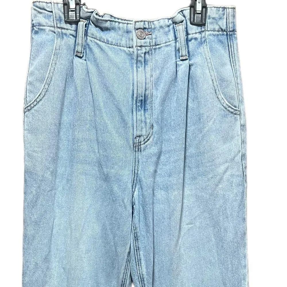 American Eagle Highest Waist Mom Jean in blue Heaven Size 4 - Image 4