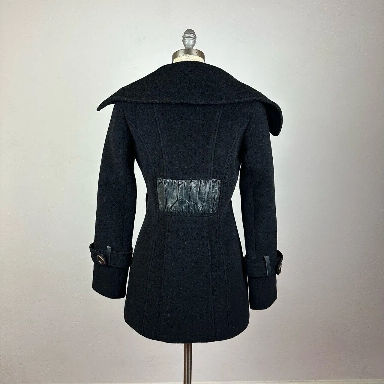 Mackage Cashmere and Leather Coat Size Small - Image 10