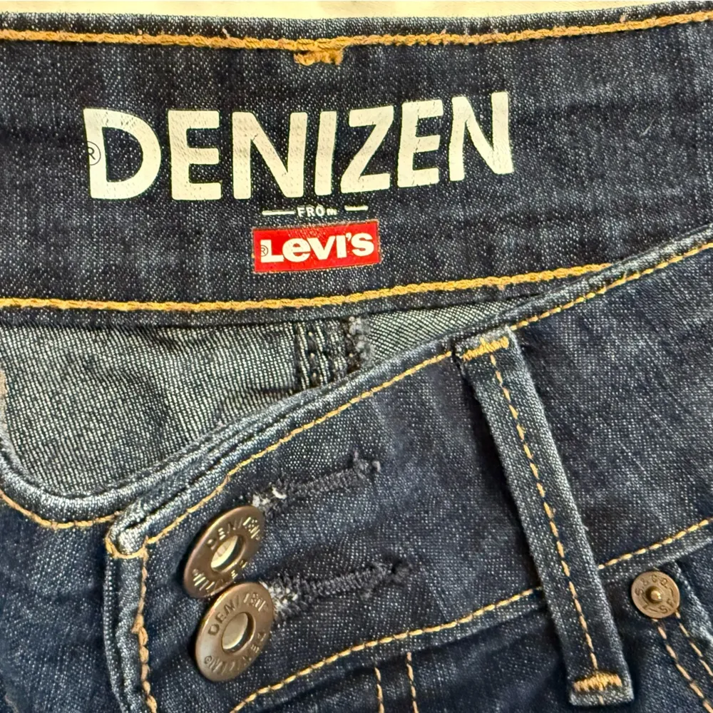 Denizen by Levi’s denim shorts. Front & back pockets. Dark wash. Size 4 - Image 2