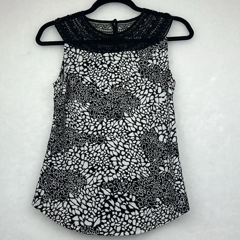 White House Black Market halter Sleeves top with black beaded neckline Sz XS - Image 7