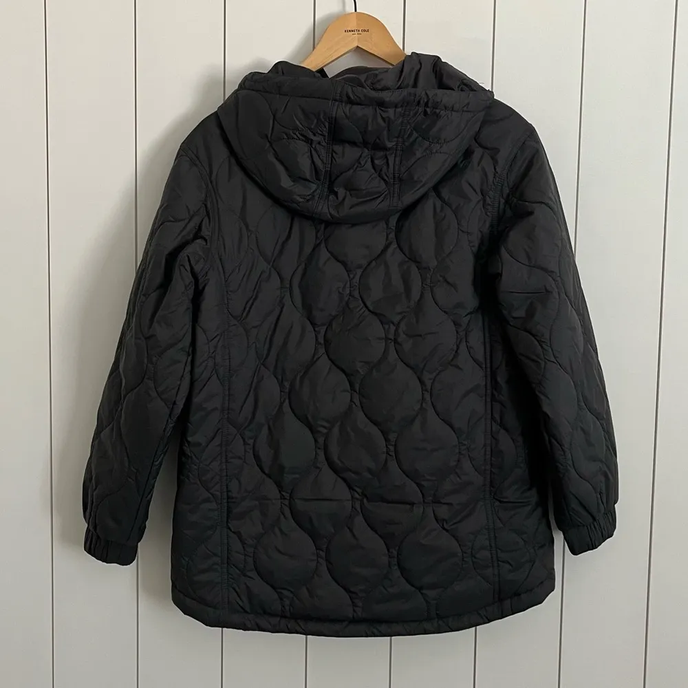 Quilted Packable Popover Puffer Jacket in Black - Image 2