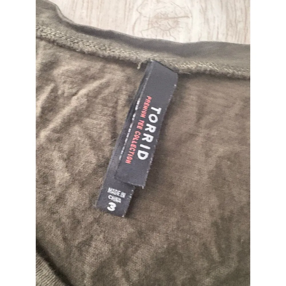 Torrid  | Women's Crew Neck Knotted Front Twist Short Sleeve T-Shirt | 3 - Image 2