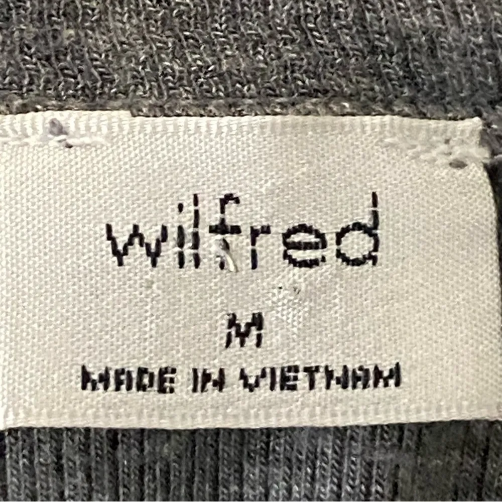 WILFRED/ARITZIA grey, thin ribbed, super soft turtleneck sweater. Medium. EUC - Image 12