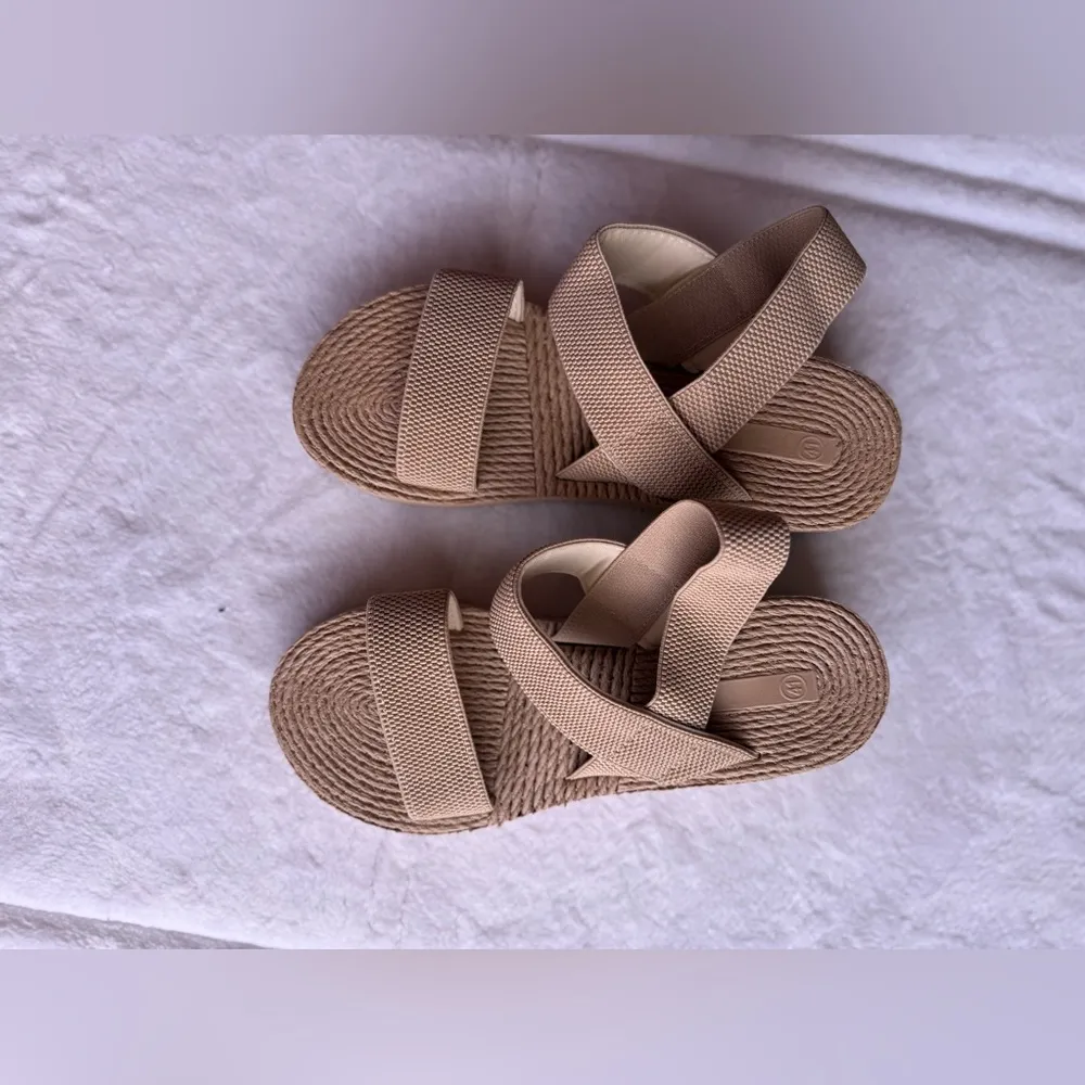 NWT Women's Soft Platform Arch Support Sandals Elastic Straps Lightweight Soda Tan Size 10 - Image 3