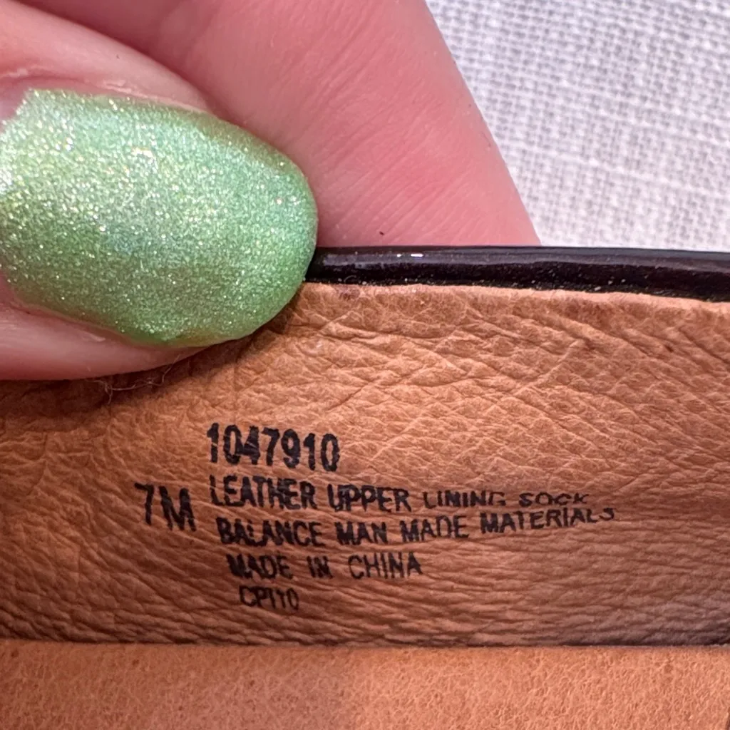 Sofft Patent Leather Buckle Heels Red Size 7 - Image 4