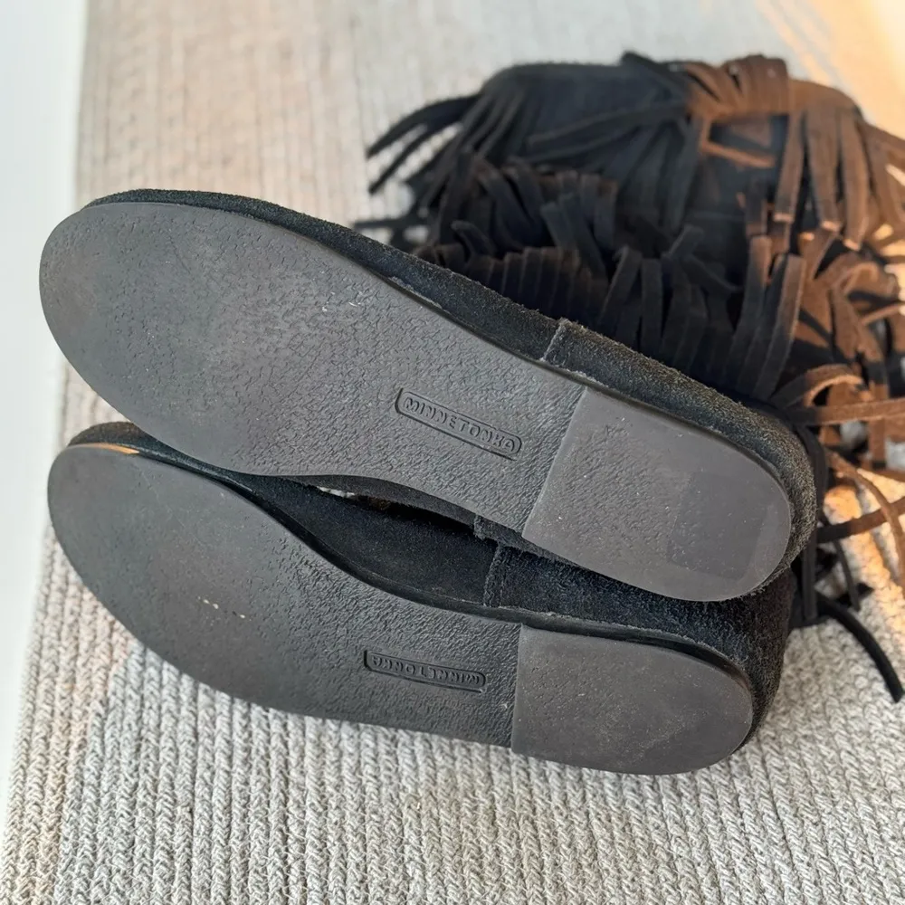Minnetonka 3-Layer Fringe Boot Black Genuine Suede Fringe Moccasin Boots Size 9 - Image 8