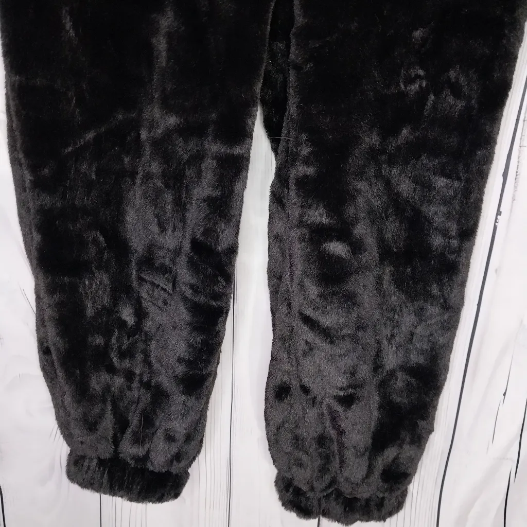 No Boundaries Black Fuzzy Faux Fur Jogger Pants NWT - Image 4